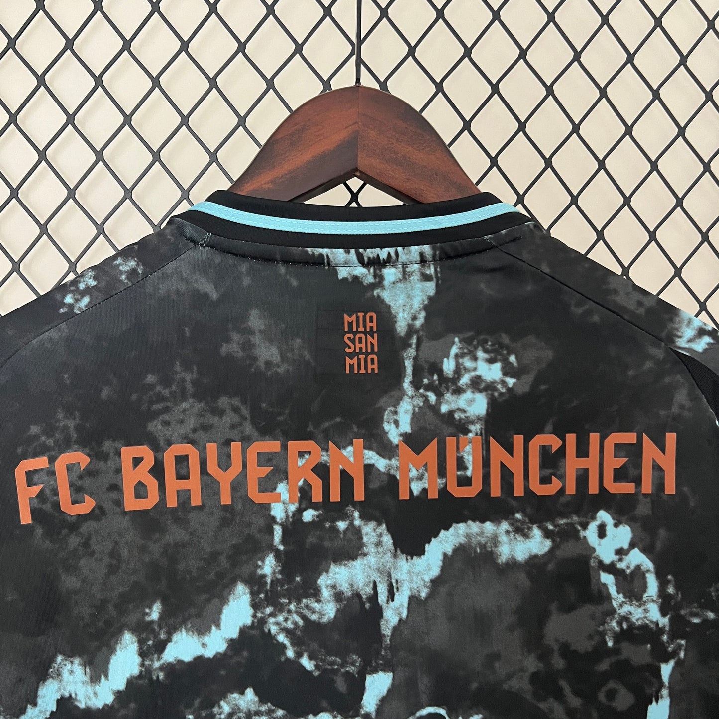 Bayern Monaco’s Away Jersey 24/25 - Classic XI