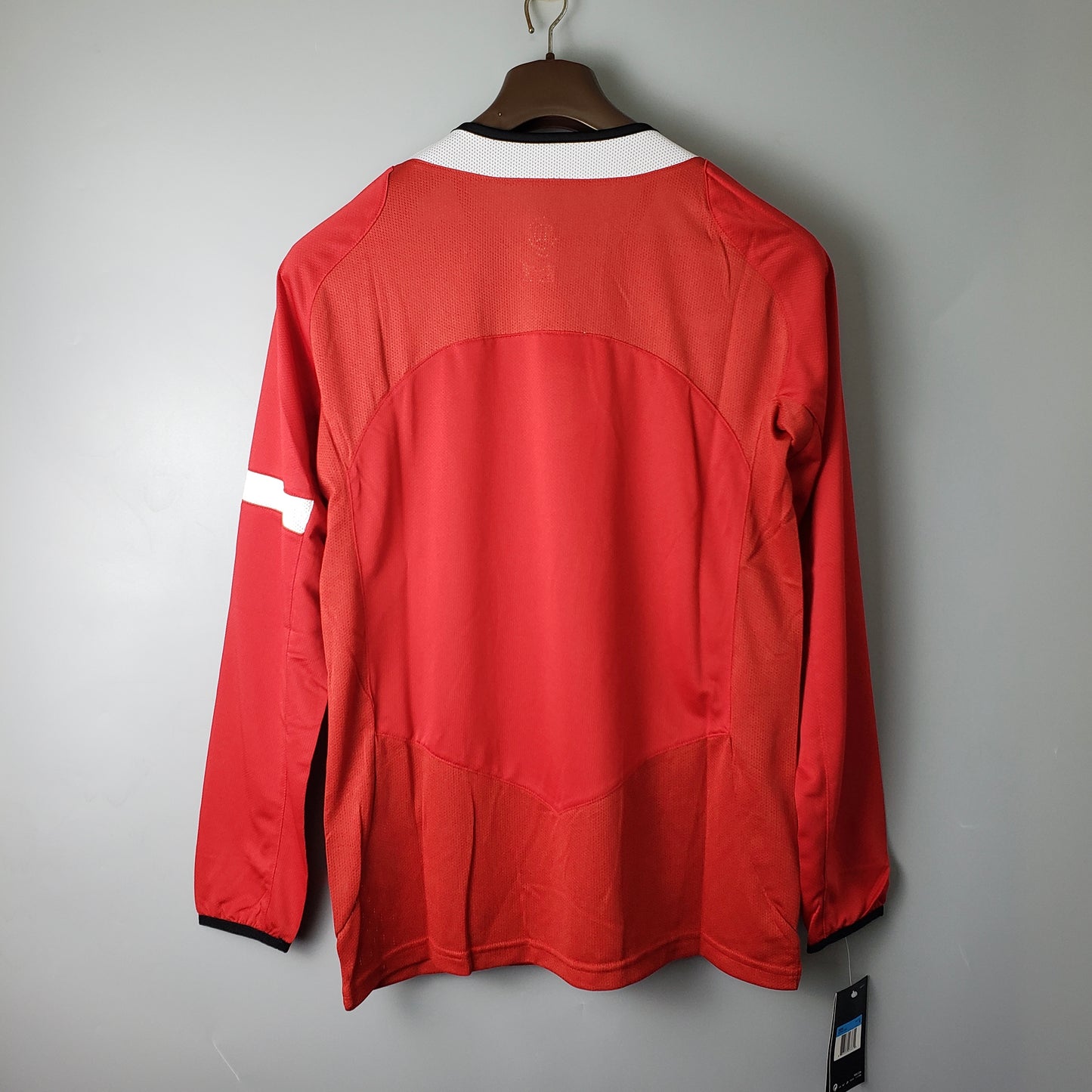 Manchester United’s Home Jersey 04/05 (long sleeves) - Classic XI
