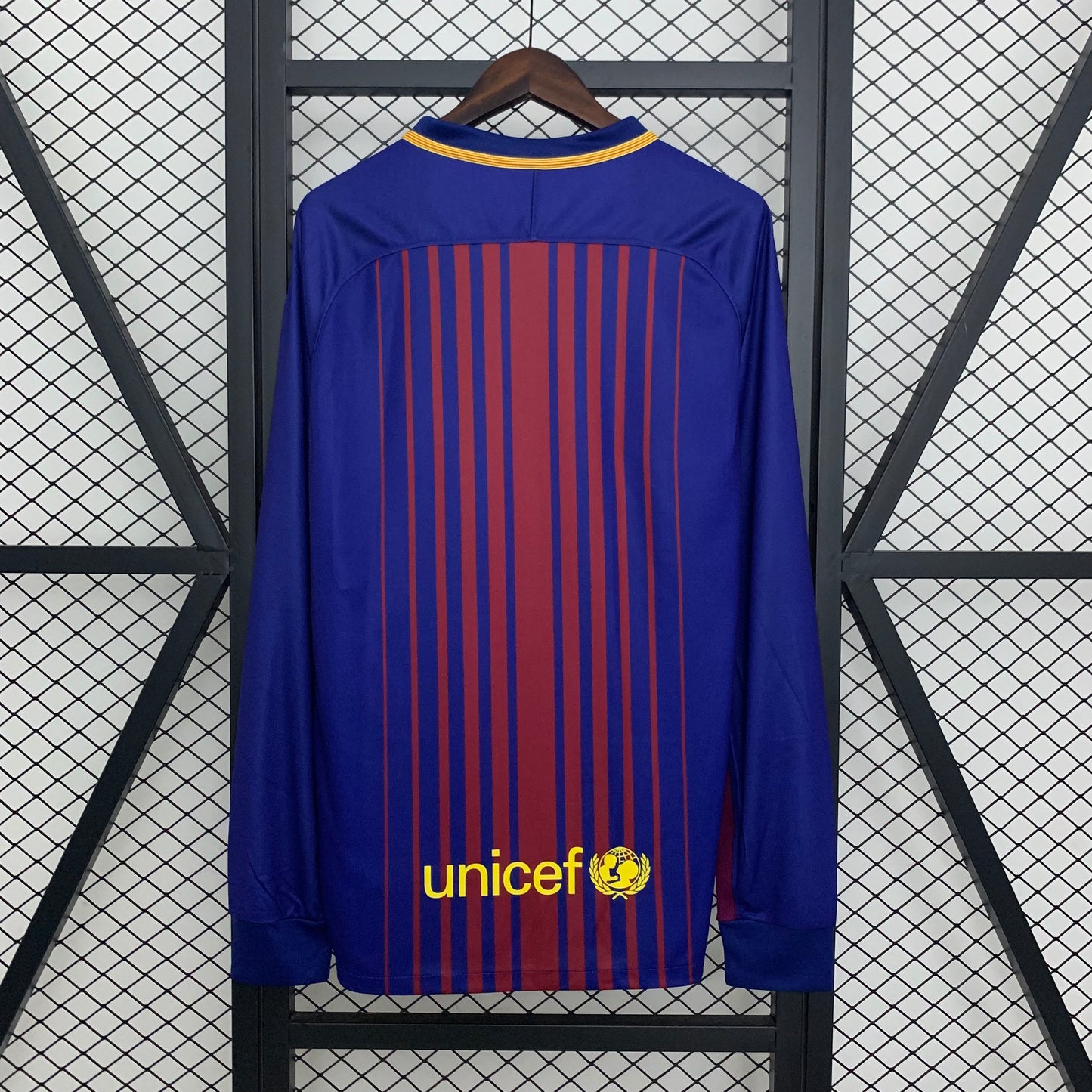 Barcellona’s Home Jersey 17/18 (Long Sleeves) - Classic XI