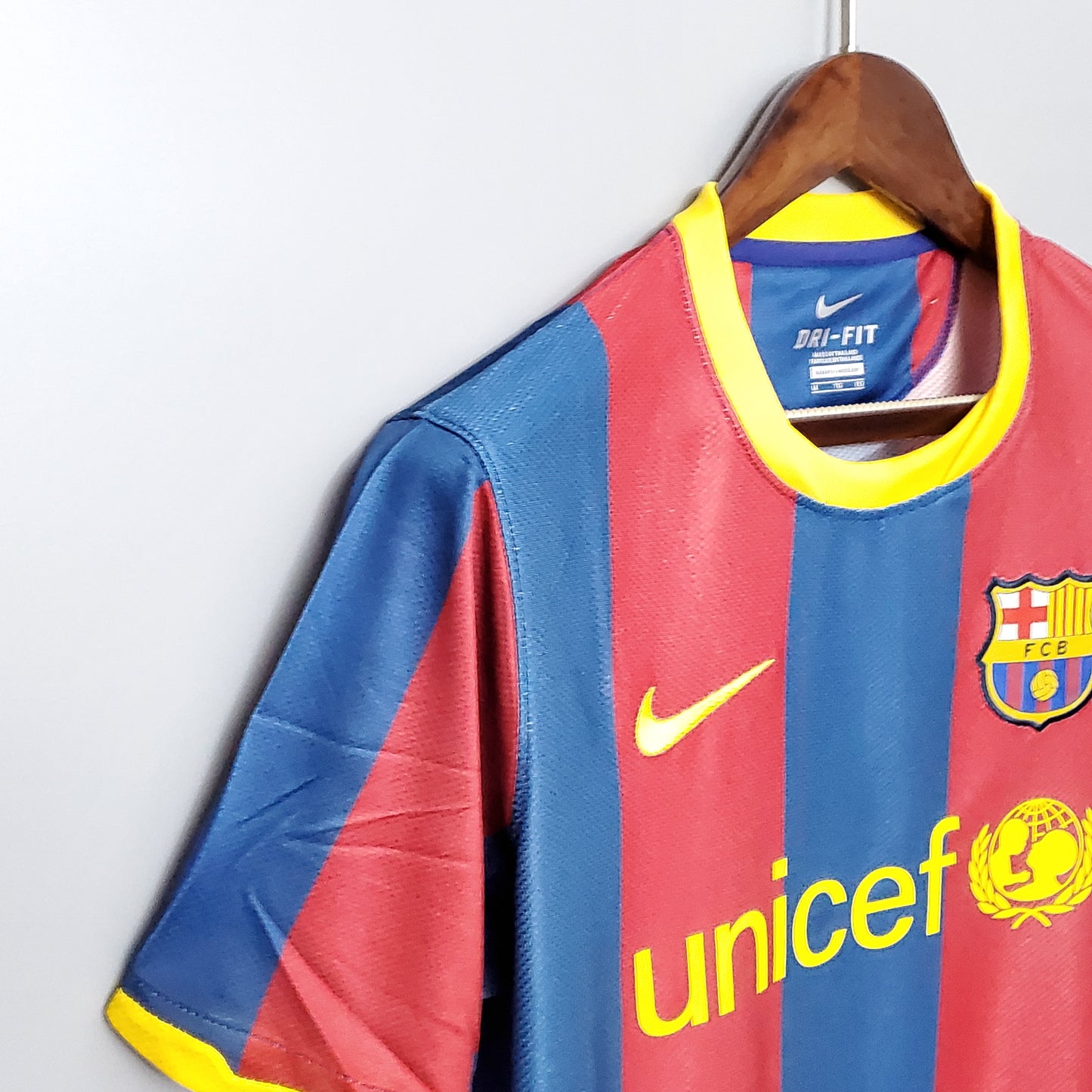 Barcellona’s Home Jersey 10/11 - Classic XI