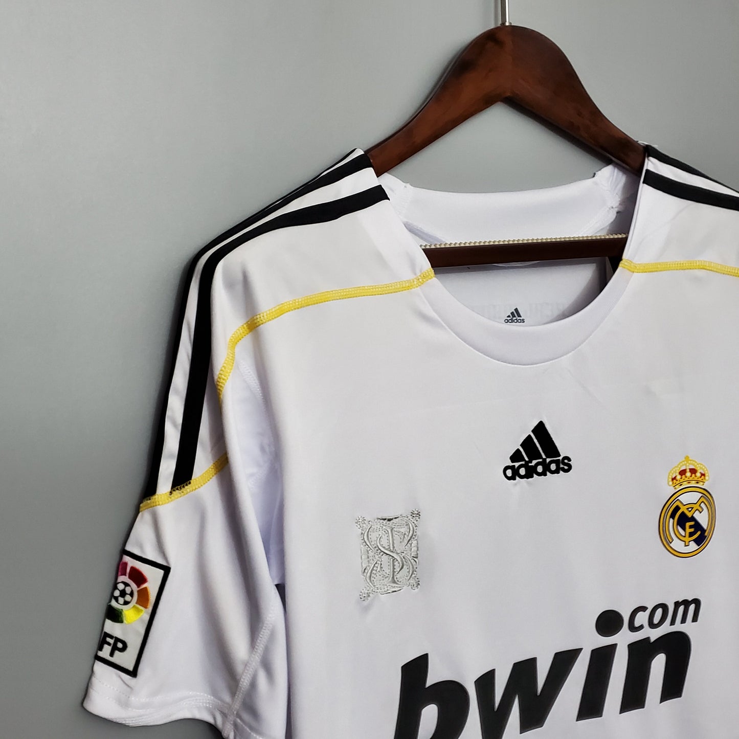 Real Madrid’s Home Jersey 09/10 - Classic XI