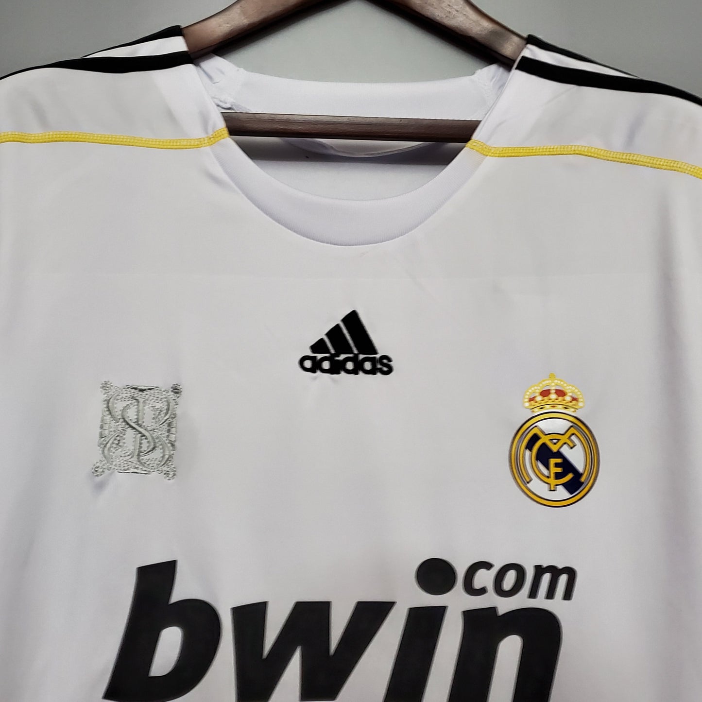 Real Madrid’s Home Jersey 09/10 - Classic XI