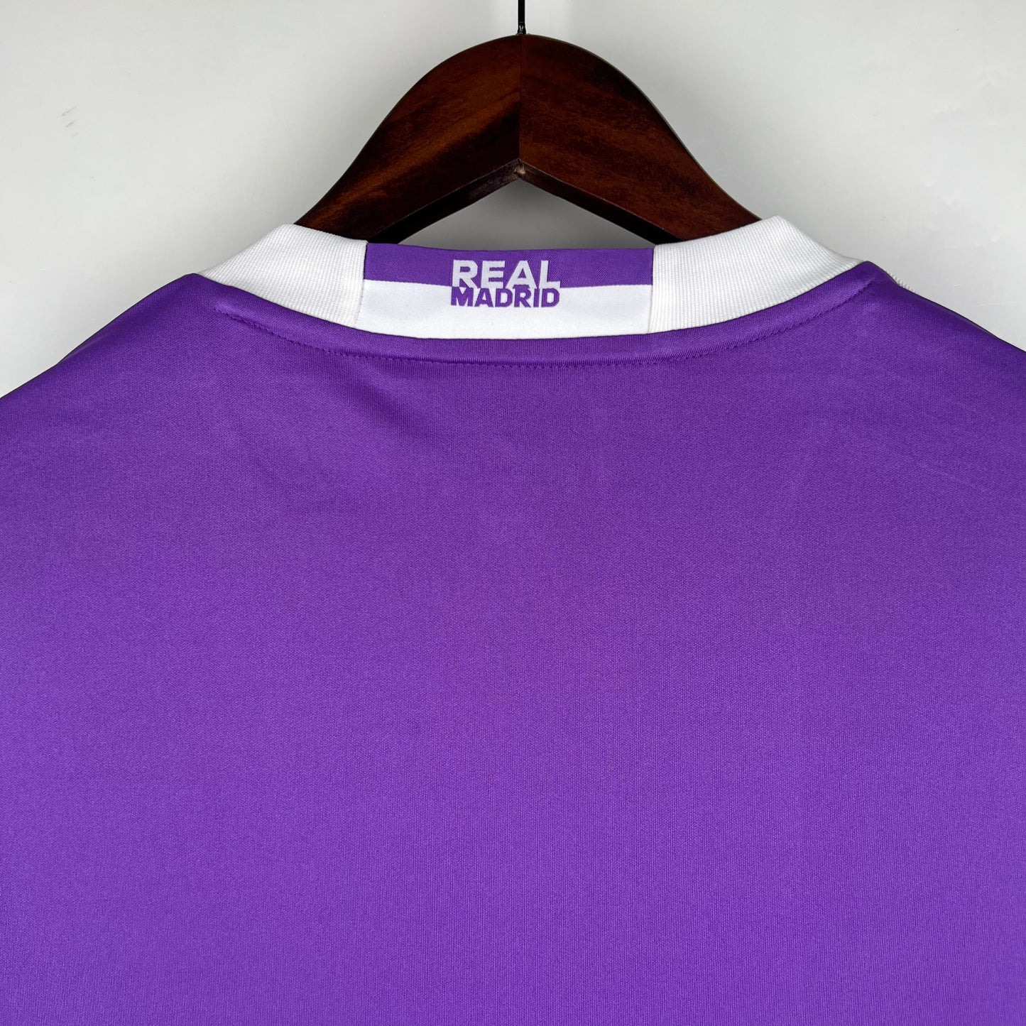Real Madrid’s Away Jersey 16/17 (Long Sleeves) - Classic XI