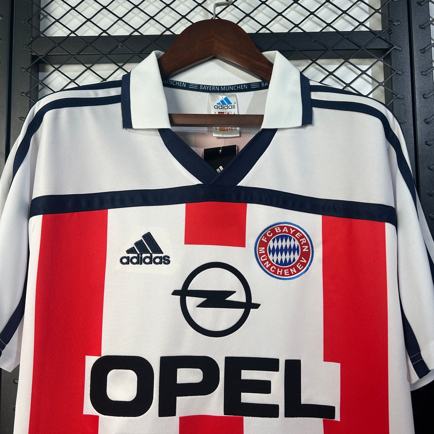 Bayern Monaco’s Away Jersey 00/01 - Classic XI