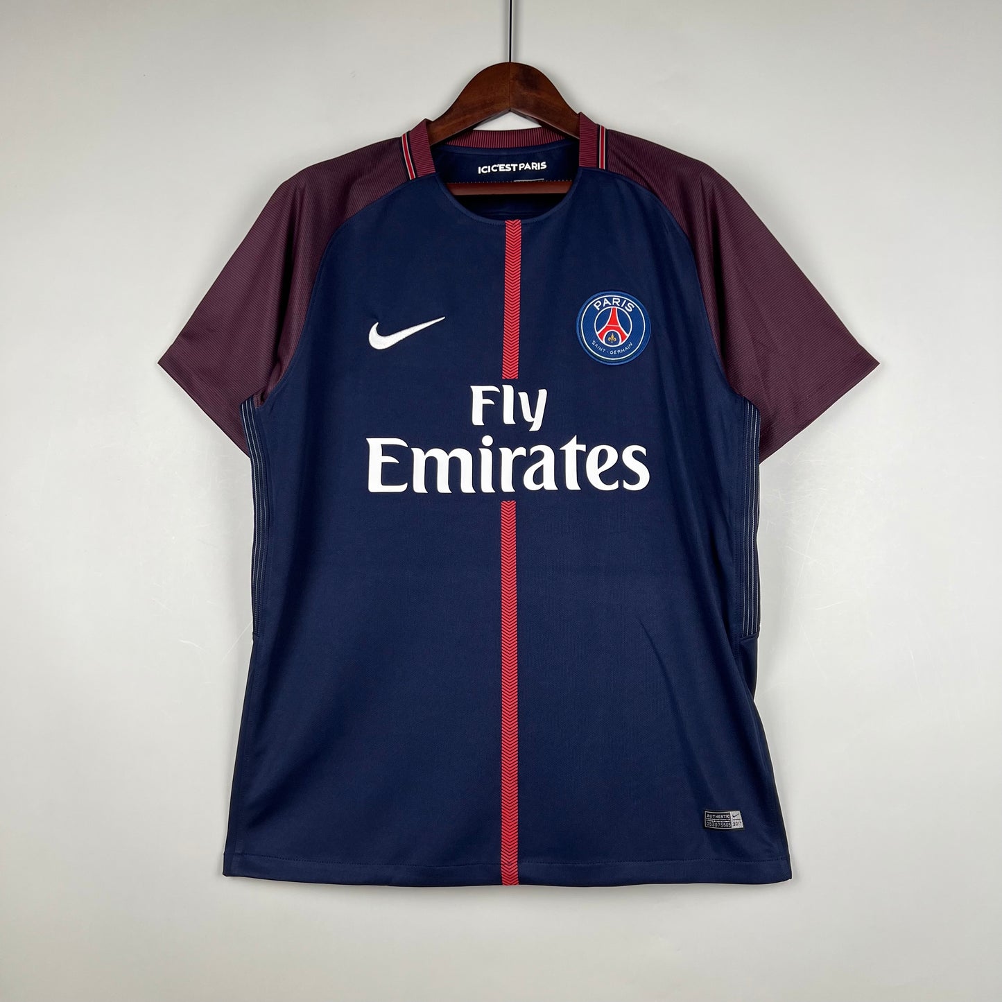 PSG’s Home Jersey 17/18 - Classic XI