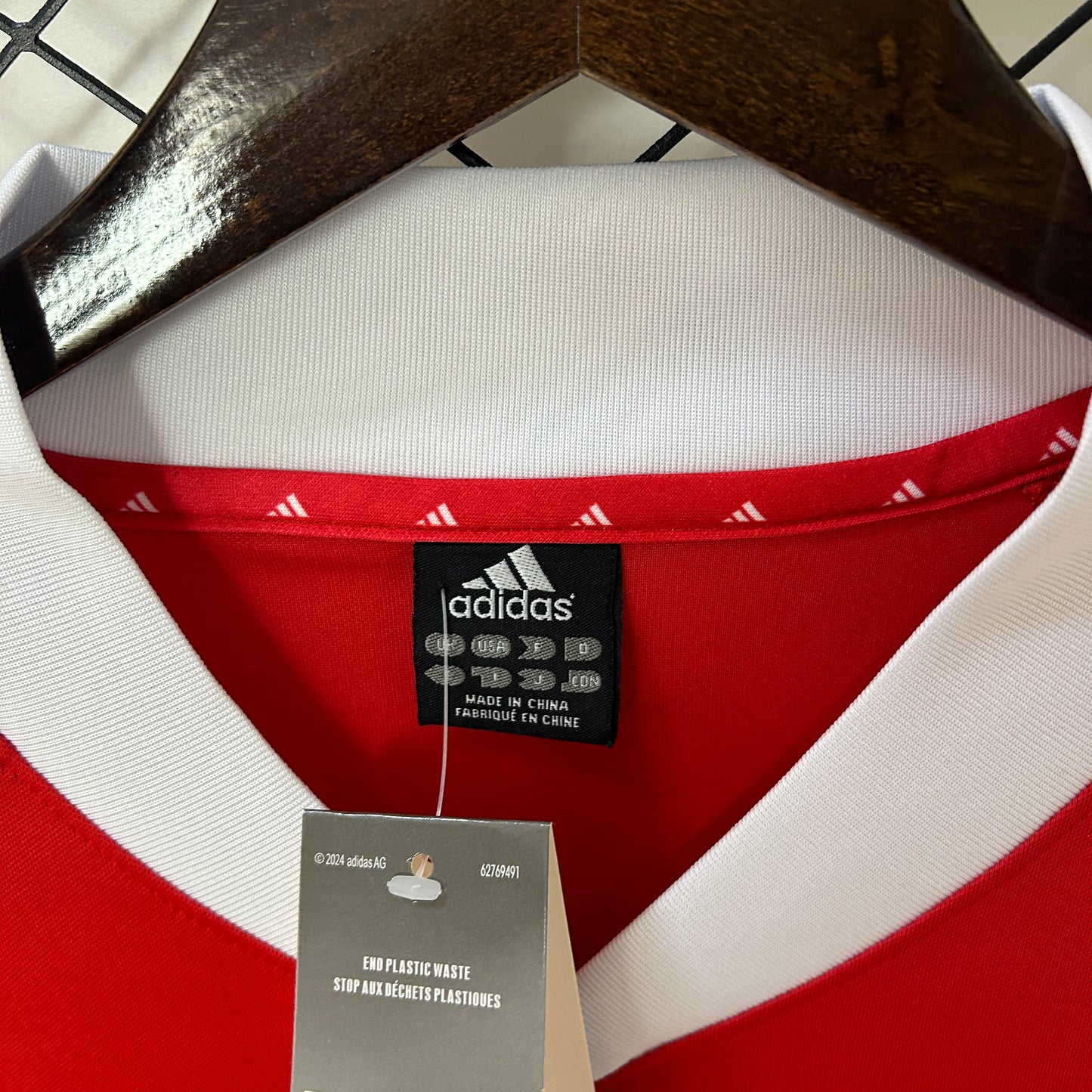 Benfica’s Home Jersey 04/05 - Classic XI