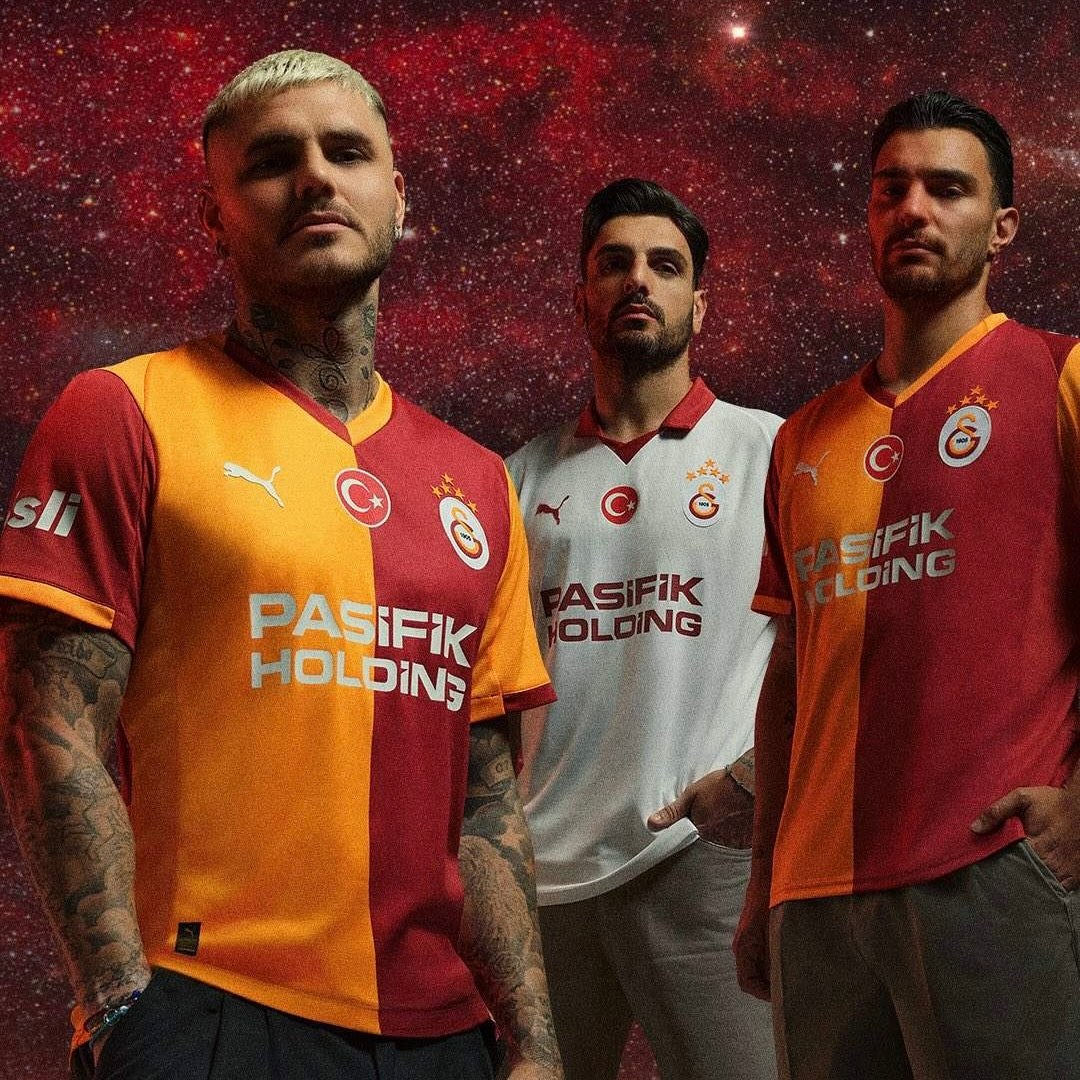 Galatasaray’s Home Jersey 2025/26