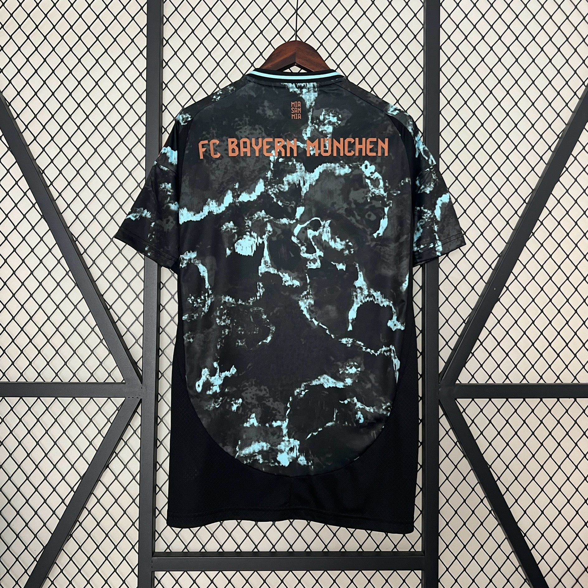 Bayern Monaco’s Away Jersey 24/25 - Classic XI