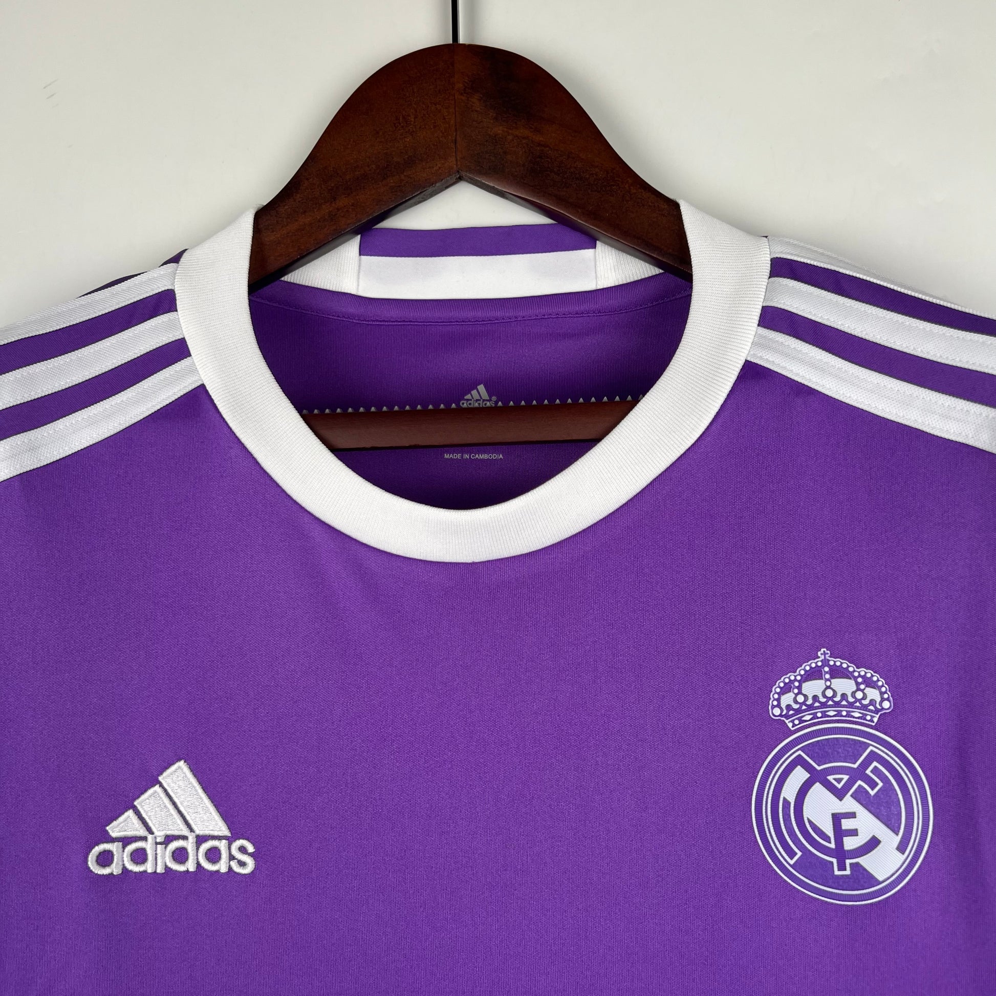 Real Madrid’s Away Jersey 16/17 (Long Sleeves) - Classic XI