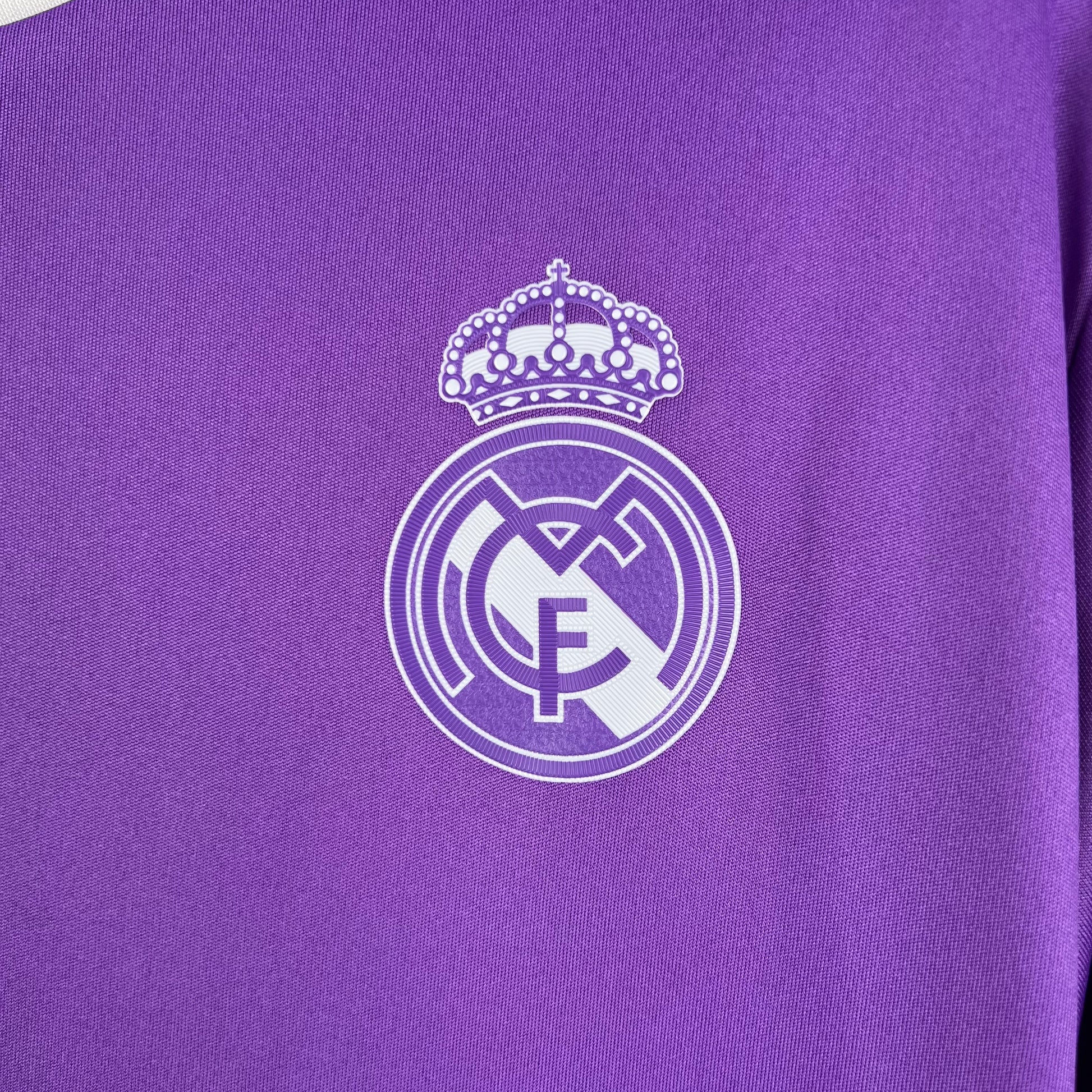 Real Madrid’s Away Jersey 16/17 (Long Sleeves) - Classic XI