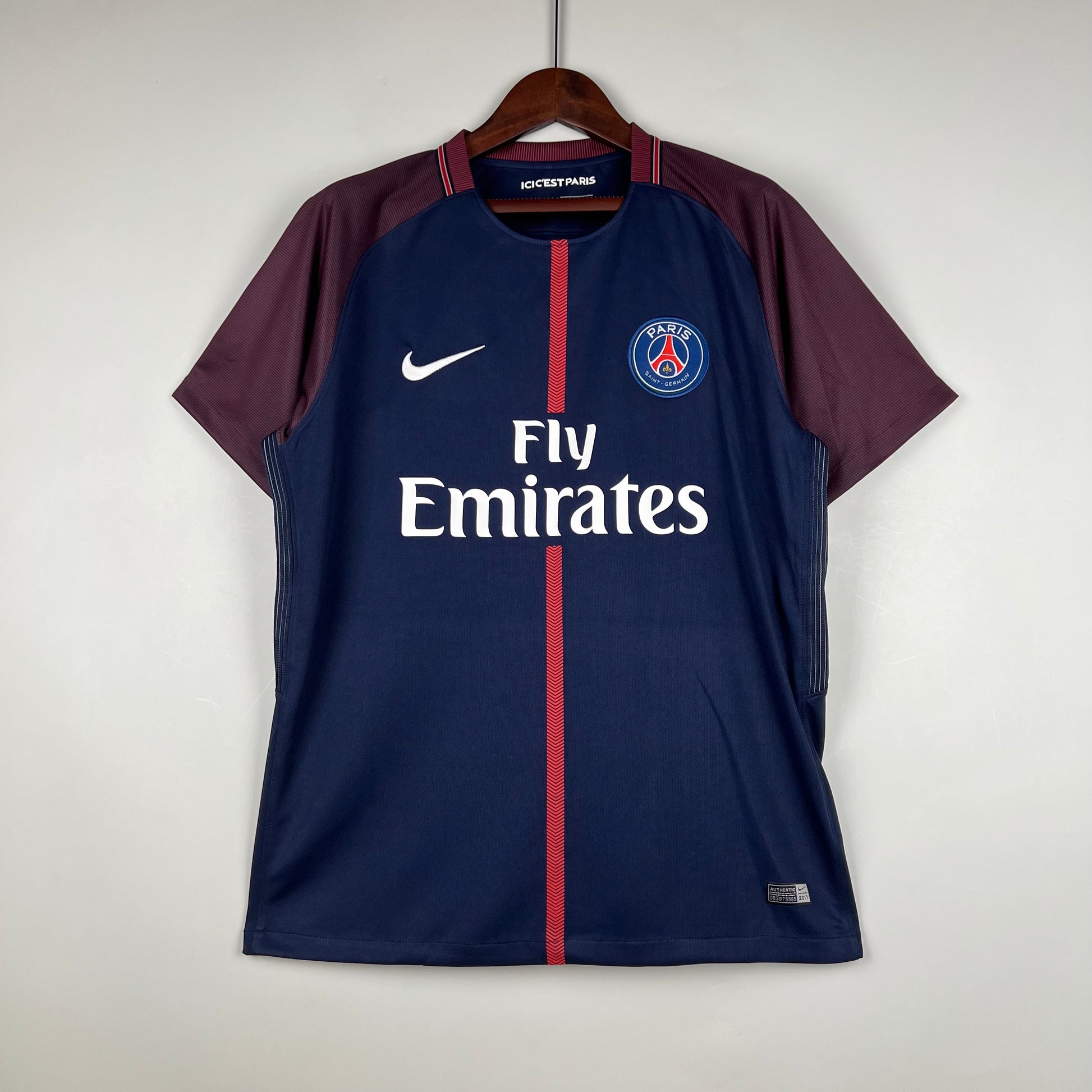 PSG’s Home Jersey 17/18 - Classic XI
